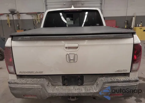2018 Honda Ridgeline Rtl-E z USA, uszkodzony, nr VIN 5FPYK3F72JB004371